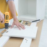 W dzisiejszych czasach szczególnie dużo osób spędza swój wolny czas przed telewizorem